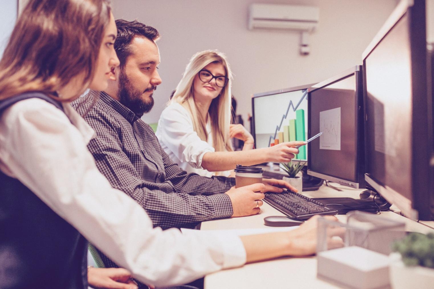 Analytics Dashboard mit Traffic Metriken